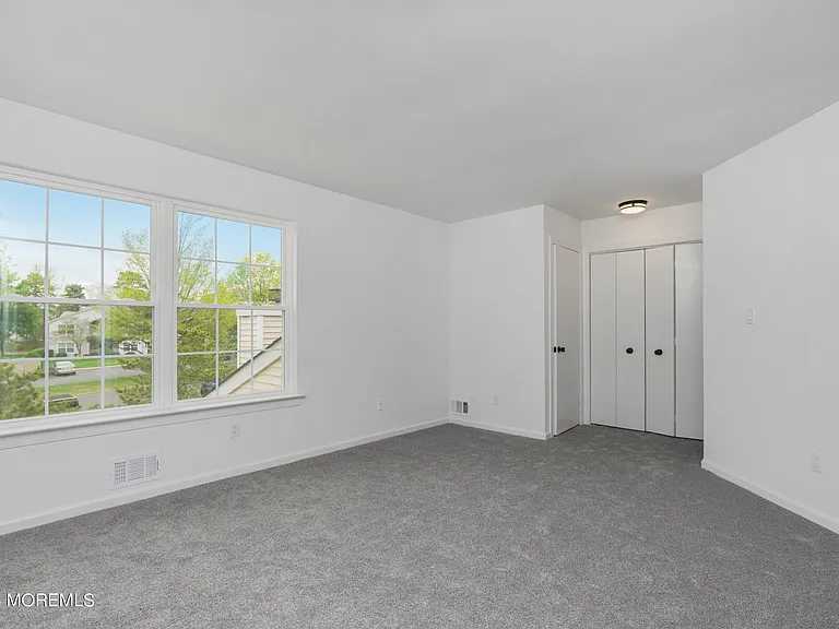27 Karen Dr — Photo 15