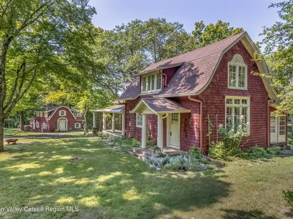 421-423 Hillside Road, Cragsmoor, NY 12420