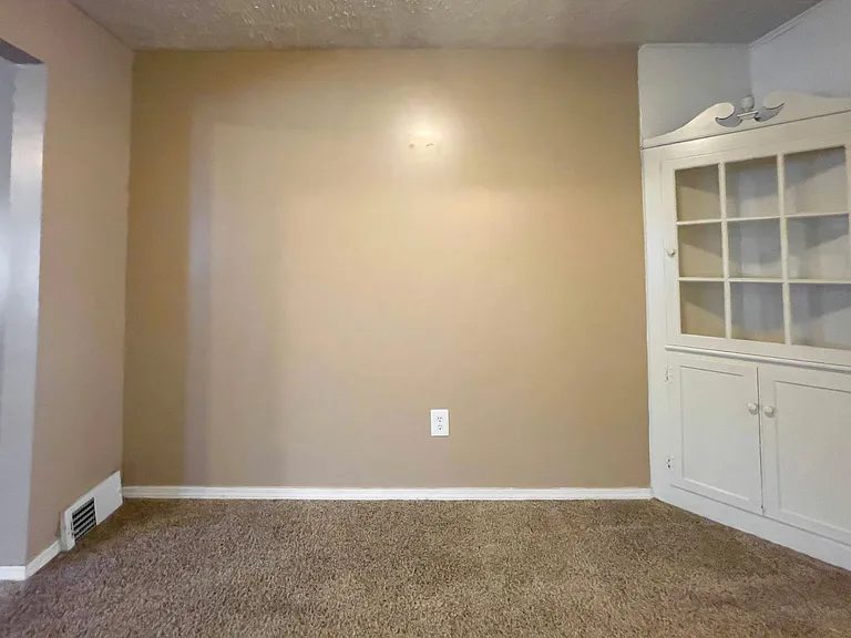 1512 N Woodridge Ave — Photo 18