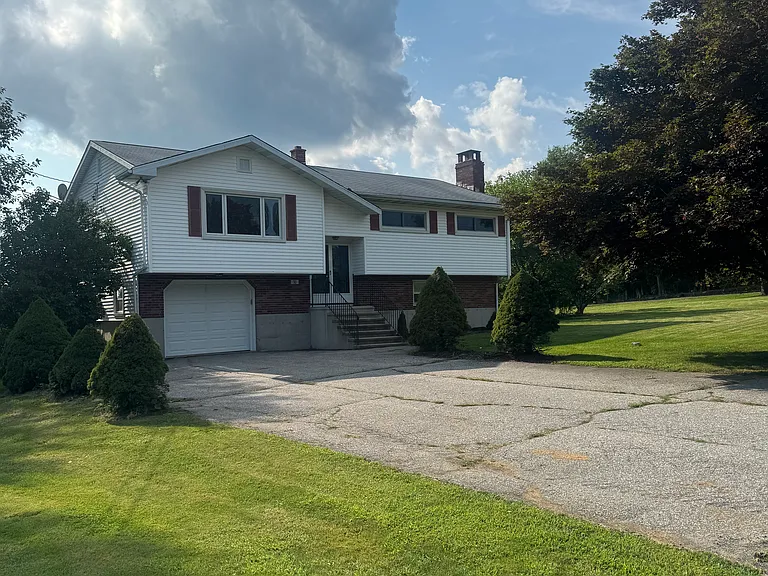 70 Nonnewaug Rd — Photo 2