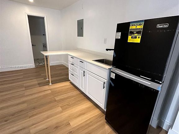 5th image of 453 NW 25th Ct #5D