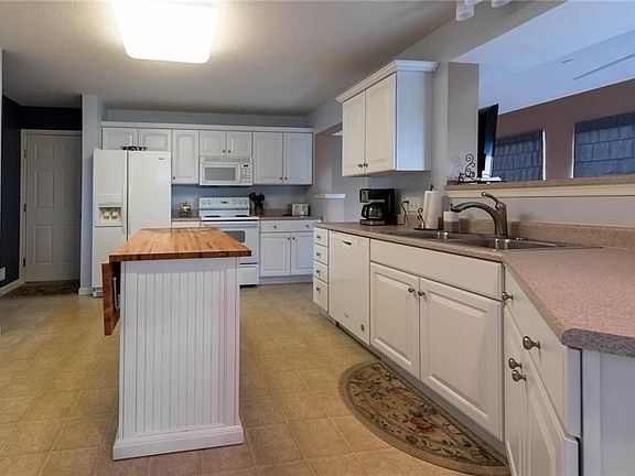2nd image of 15 Warbler Ln