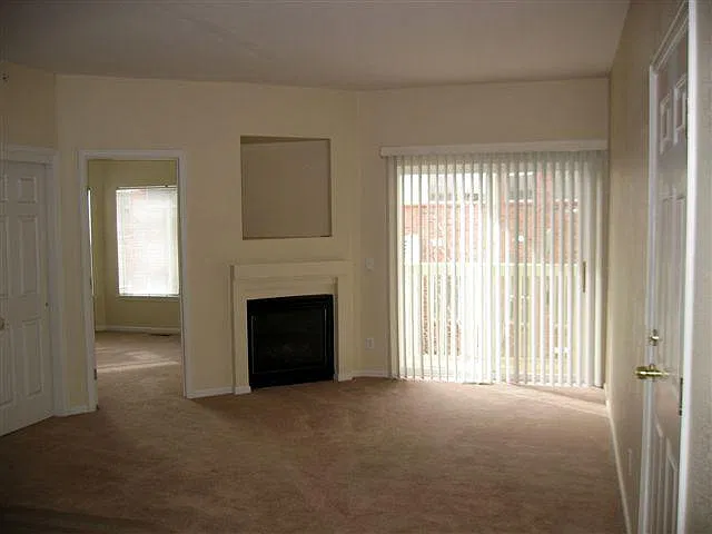 2 bed, 1050 sqft, $1,885 — Photo 2