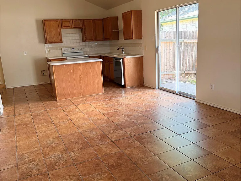 931 Brandi Cir — Photo 3