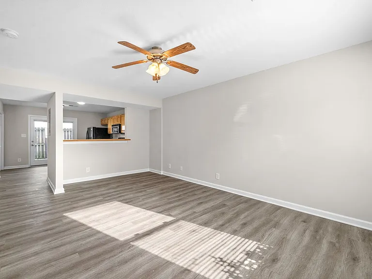 2 Bedroom Pet Friendly Townhome For Rent in Sango! — Photo 4