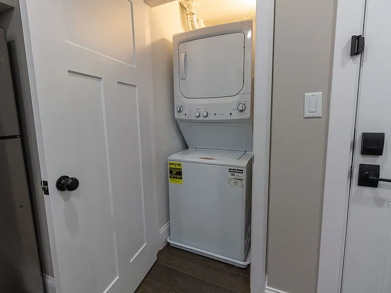 Pf-Arg, 3062 N Davlin Series — Photo 72