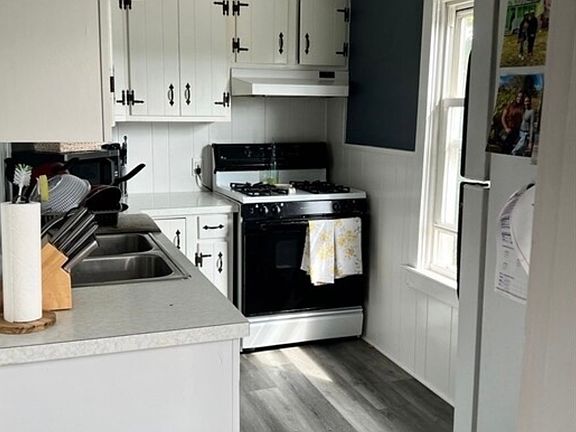 2nd image of 10-12 Baylies St
