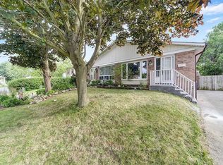 72 Lowry Sq, Toronto, ON M1B1N6