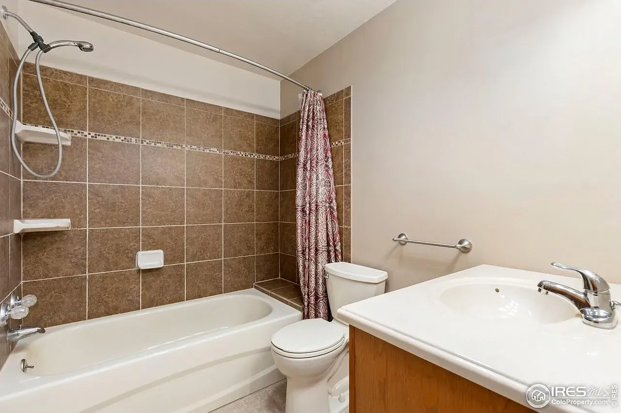 5 bed, 3610 sqft, $1,100 — Photo 4