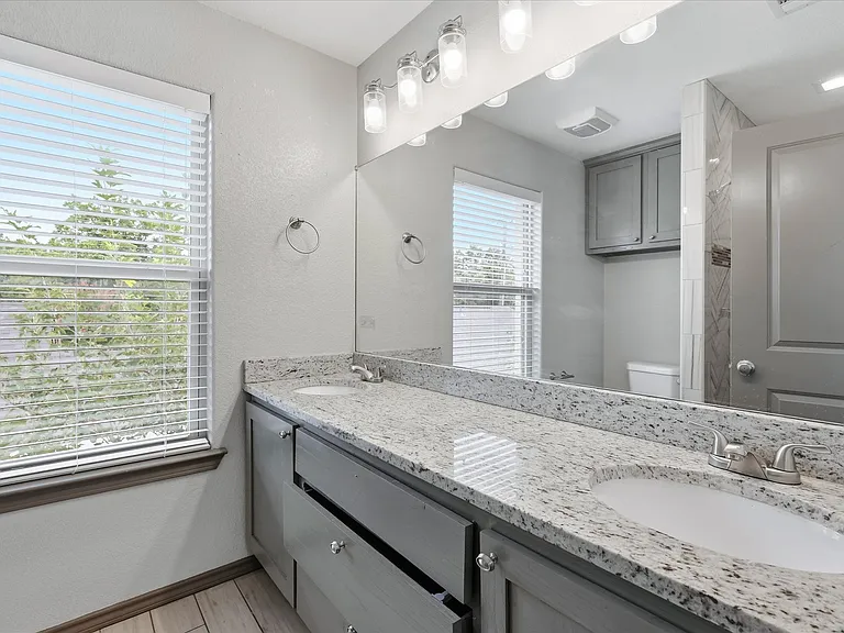 1804 Glenmore Ave — Photo 15