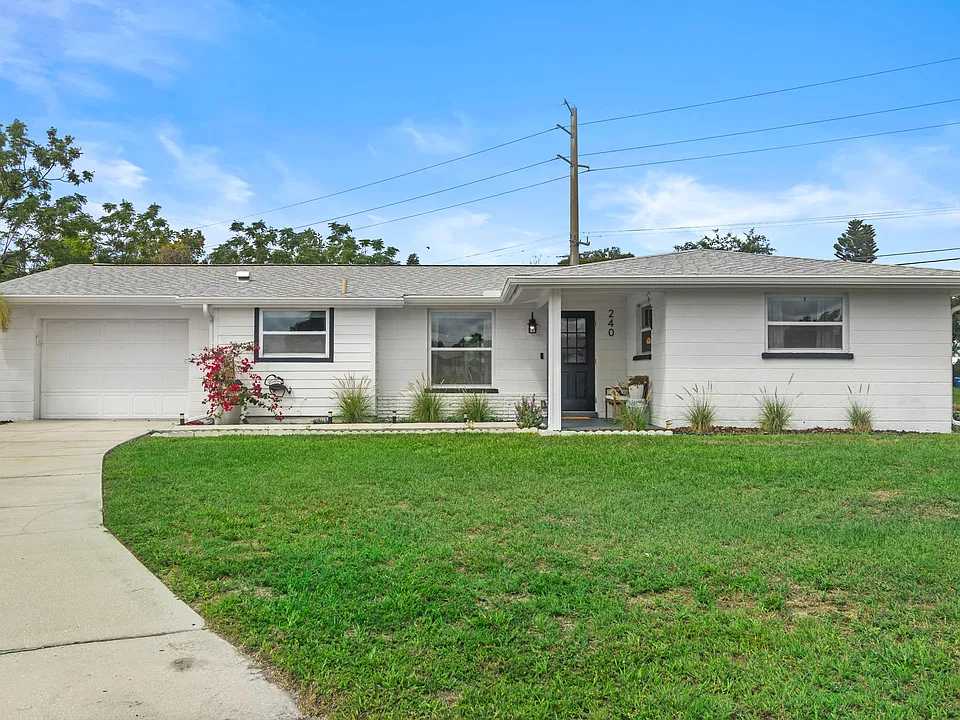 240 Moss Ln