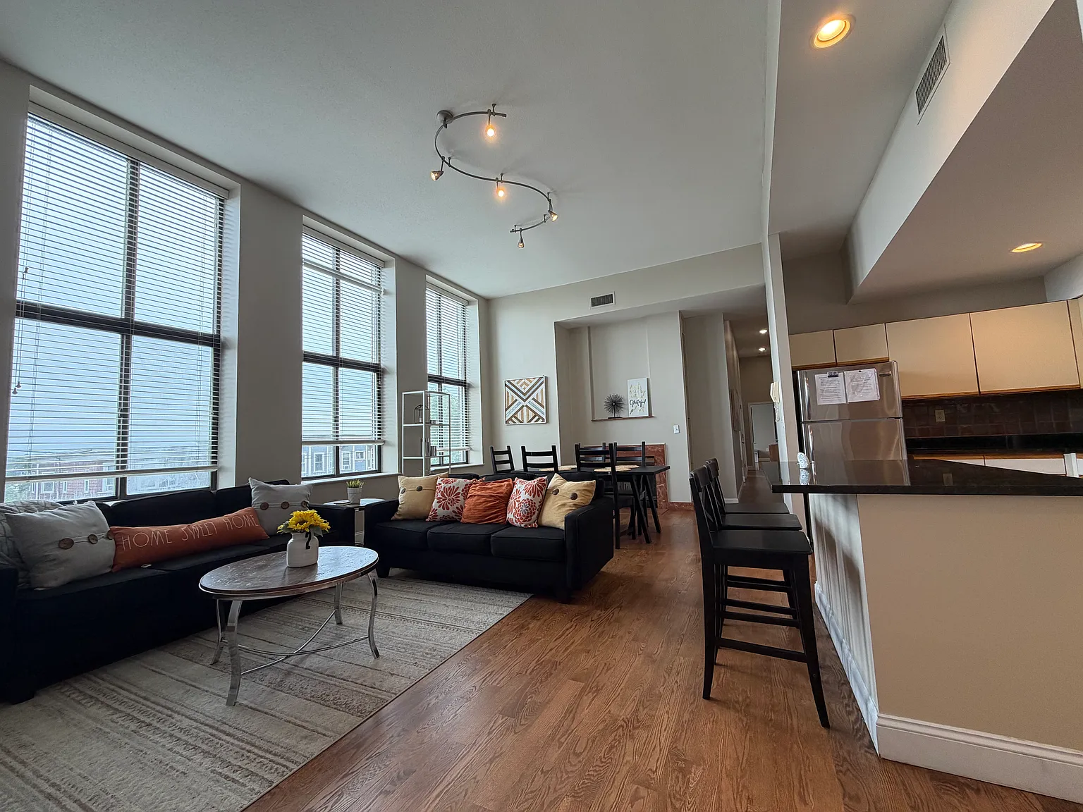 4 bed, 1775 sqft, $5,400 — Photo 1