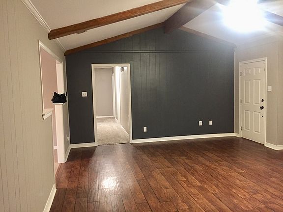 3rd image of 305 Driftwood St