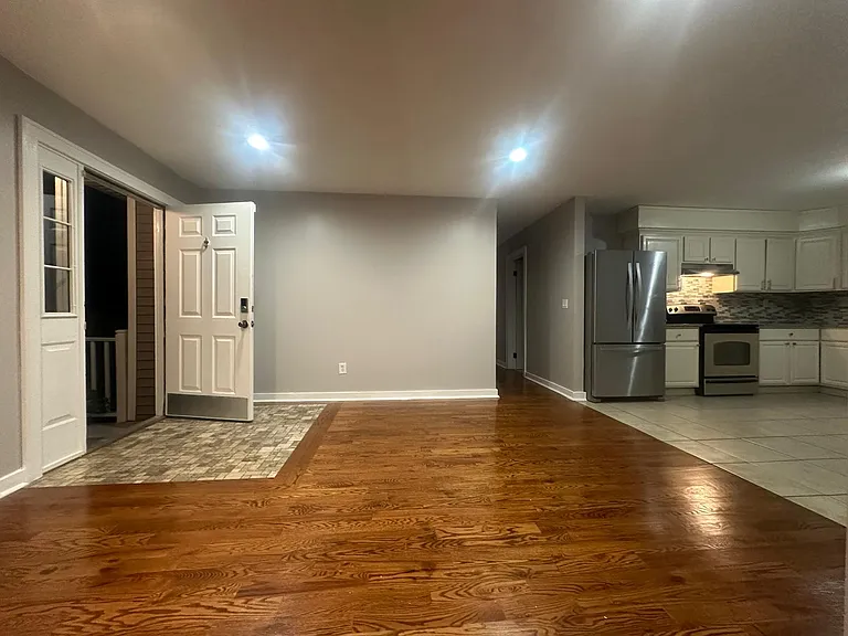 83 Whittier Dr — Photo 3