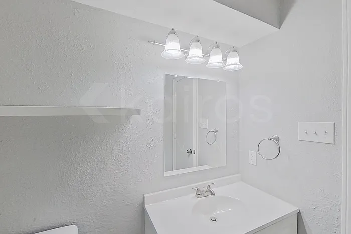168 Creekview Dr E — Photo 10