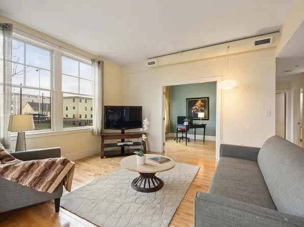 17 Ivaloo St APT 5, Somerville, MA 02143