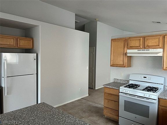 5th image of 1052 Ashwood Bay Ave