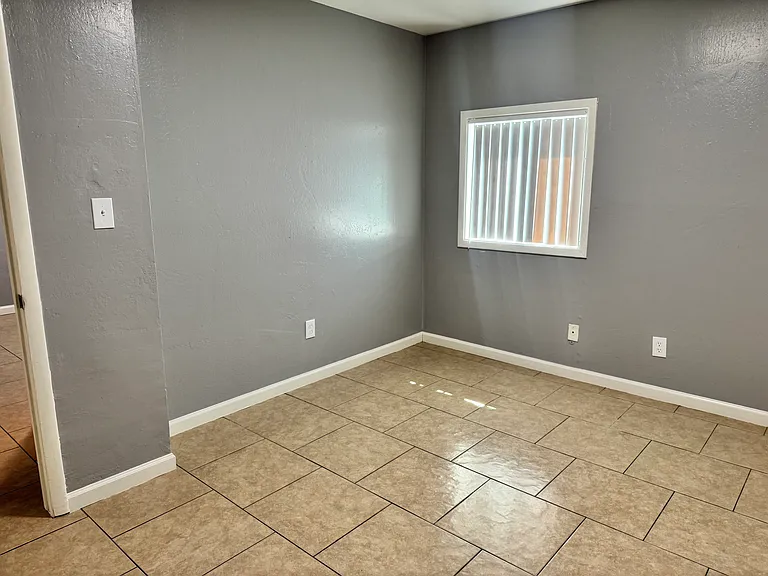 115 W Hill Dr #11 — Photo 17