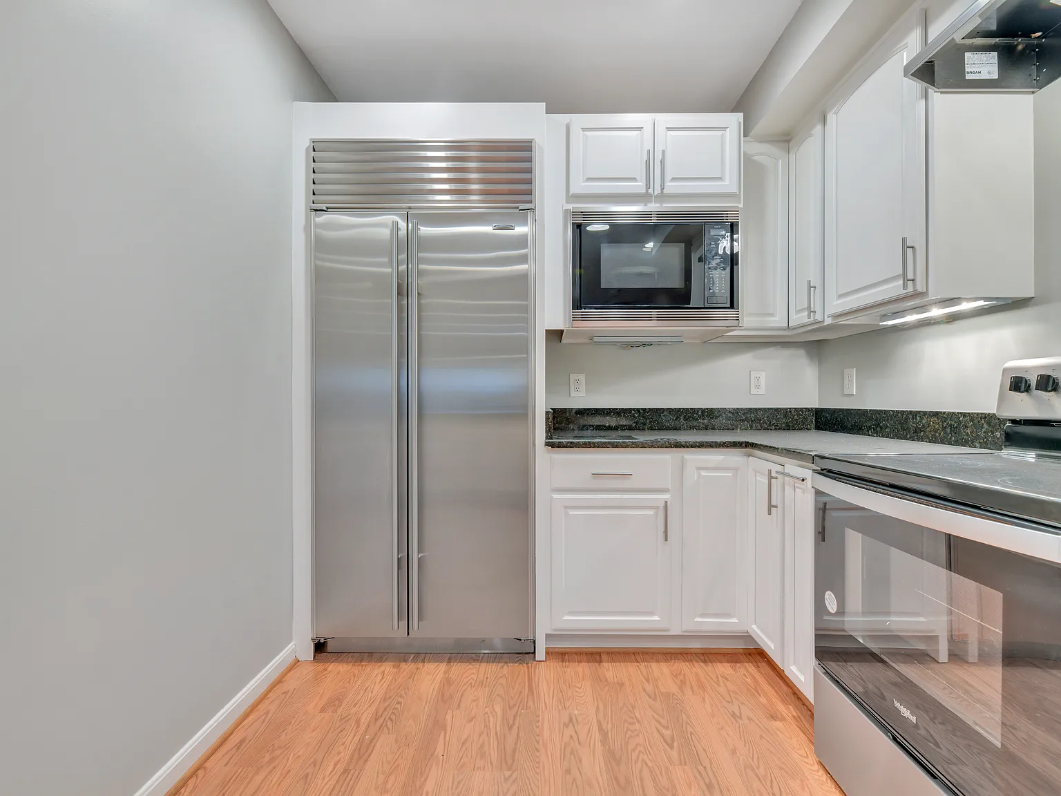 2 bed, 1378 sqft, $2,695 — Photo 2