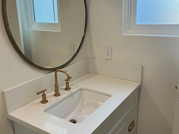 3rd image of 821 Westmount Dr #15