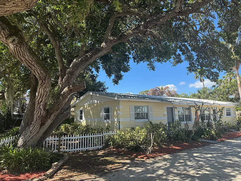 1557 S Banana River Dr — Photo 23