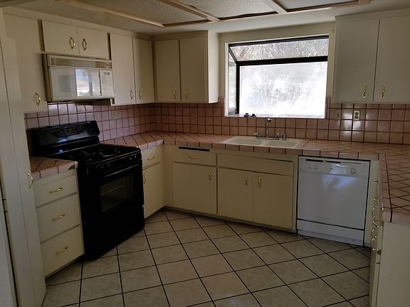 5th image of 17855 Catalpa St