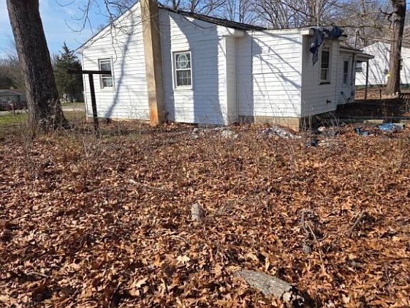 3rd image of 641 Eldon Rd