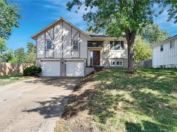 820 E Johnston St, Olathe, KS 66061