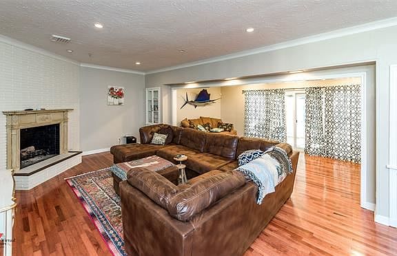 4th image of 435 Monrovia St