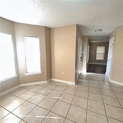 3 bed, 2.5 bath, 1500 sqft, $2,100 — Photo 3
