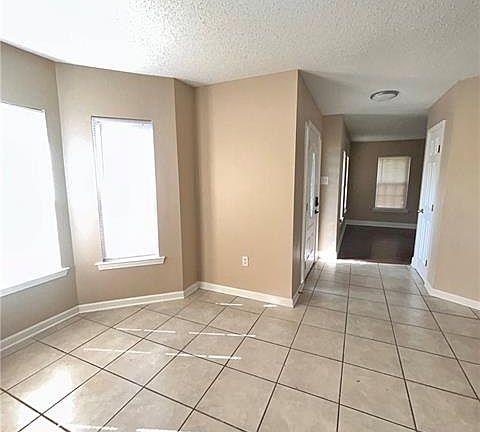 3rd image of 3150 Virginia St