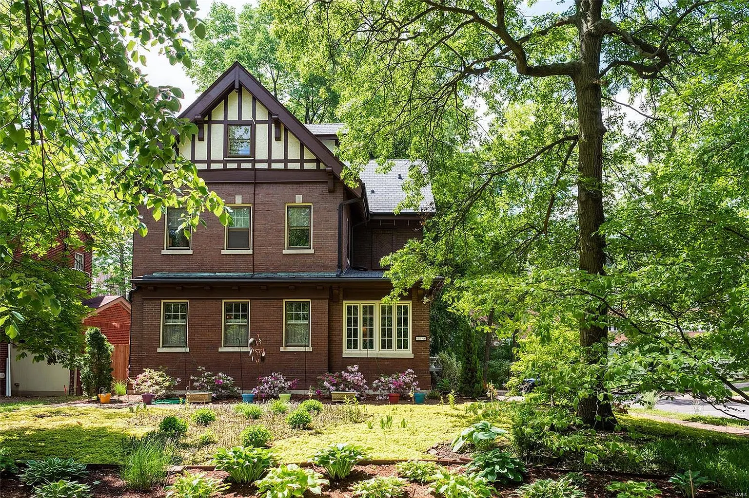 6374 Pershing Ave photo 1