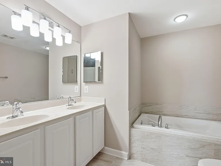 22862 Cartier Ter — Photo 12