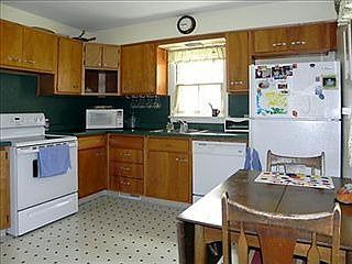 5th image of 1715 Winton Ave