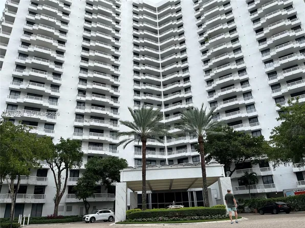 3300 NE 192nd St, Aventura, FL
