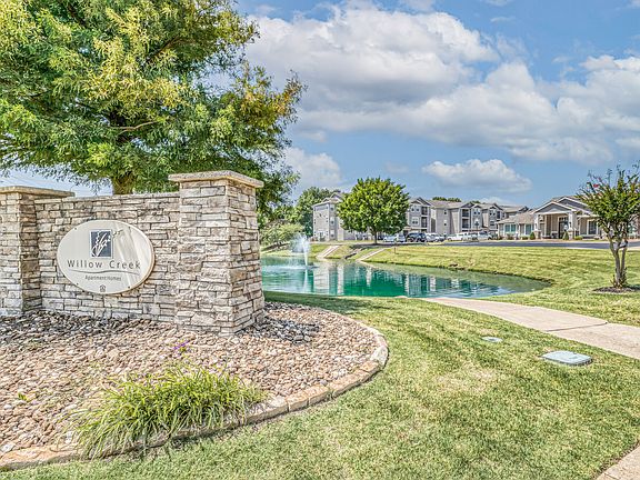 4th image of 6 Willow Creek Ln #2305