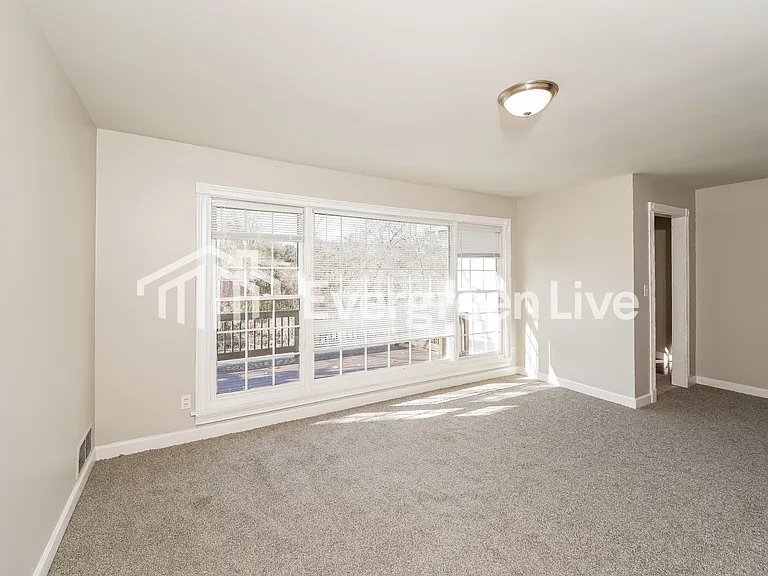 2708 7th St NE — Photo 8