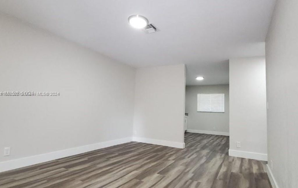 450 SW 2nd St #518, photo 3