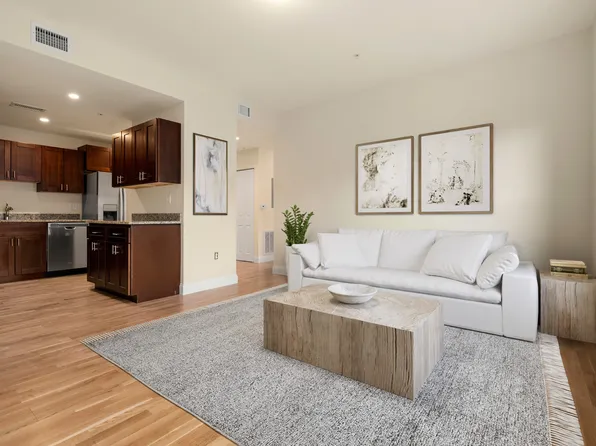 137 Peterborough St APT 6, Boston, MA 02215
