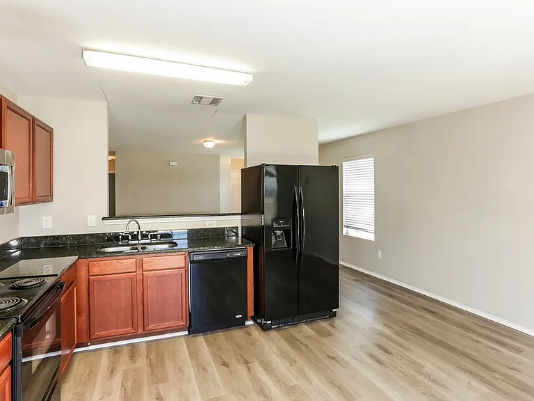 1303 Macaw Ct — Photo 6
