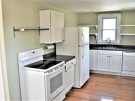 4th image of 57 Courtland St