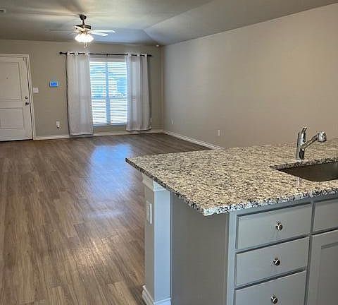 4th image of 7205 24th St