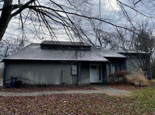 7 Roslyn Rd, Branchville, NJ 07826