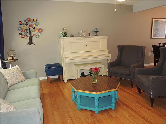 3rd image of 1016 Laval Dr