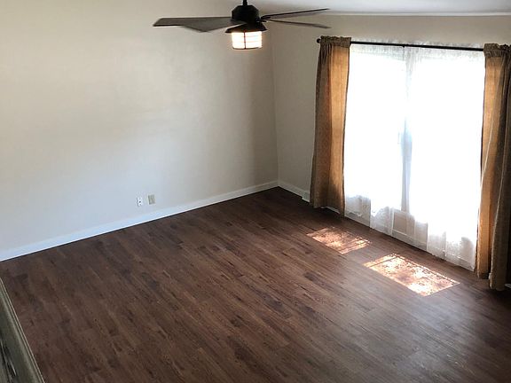 3rd image of 1200 Spruce Hills Dr