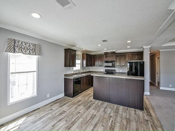 2nd image of 13129 Grape Ave