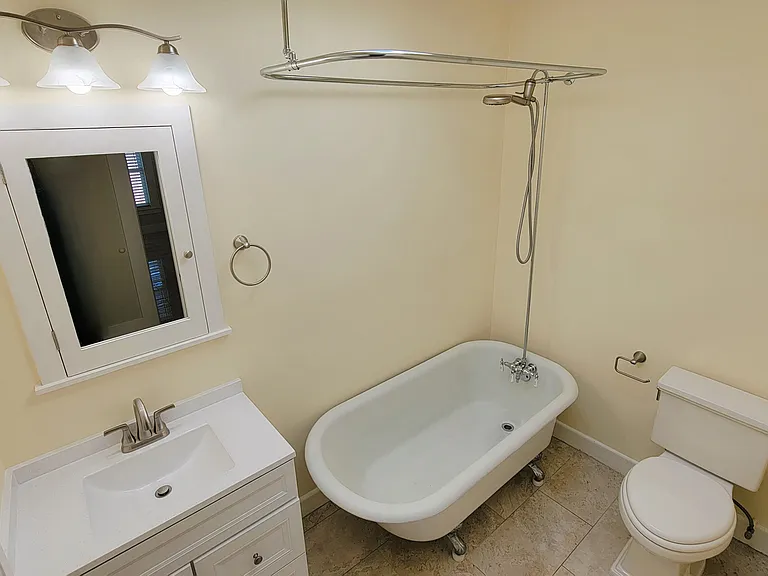 986 E Main St — Photo 15