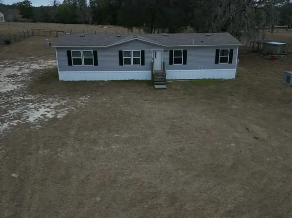 15820 SE 17th St, Ocklawaha, FL 32179