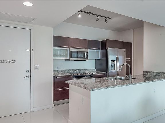 3rd image of 951 Brickell Ave APT 1206