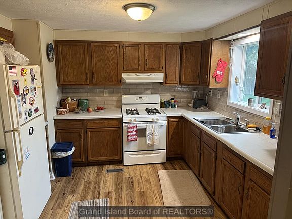 5th image of 307 E Twelfth Wood Riv NE